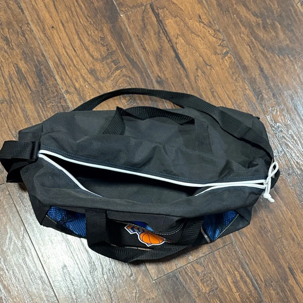 NY Knicks Crossbody Gym Bag